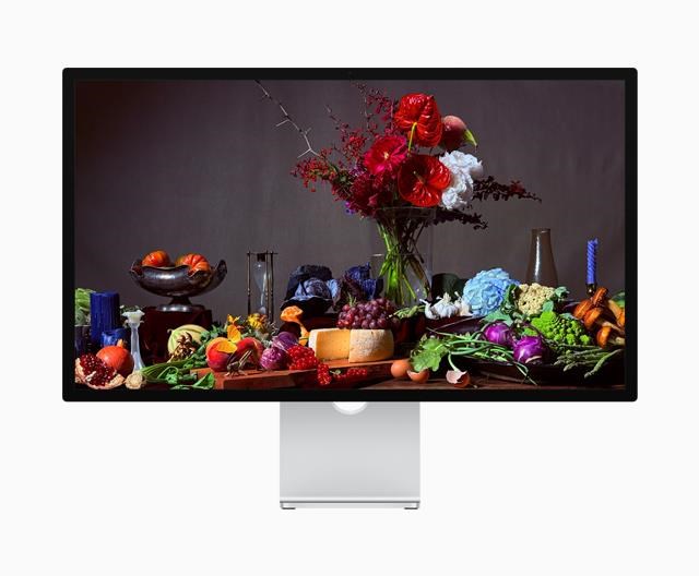 Studio Display - Standard glass - VESA mount adapter (Stand not included)