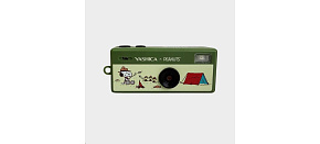 YASHICA Funtastic Keychain Camera (Snoopy's Summit) YASHICA Funtastic Keychain Camera (Snoopy's Summit)