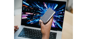 VERBATIM externí SSD 4TB, USB4, USB-C, R:3700 / 3600MB/s, šedá VERBATIM externí SSD 4TB, USB4, USB-C, R:3700 / 3600MB/s, šedá