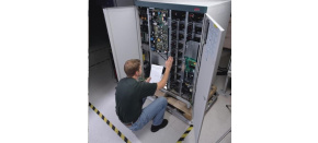 APC (1) 8HR 7X24 Response Upgrade to Factory Warranty or Existing Service Contract for up to 40 kVA