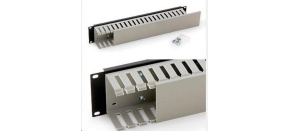 TRITON 19" vyvazovací panel 2U jednostranná plastová lišta, šedo-černá