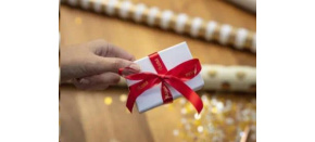 BROTHER TZE-RW34 - kazeta TZ šířky 12mm, TEXTILNÍ páska 4m- pro tvorbu dárků - NELEPÍCÍ -ČERVENÁ PÁSKA ZLATÝ POTISK gold BROTHER TZE-RW34 - kazeta TZ šířky 12mm, TEXTILNÍ páska 4m- pro tvorbu dárků - NELEPÍCÍ -ČERVENÁ PÁSKA ZLATÝ POTISK gold